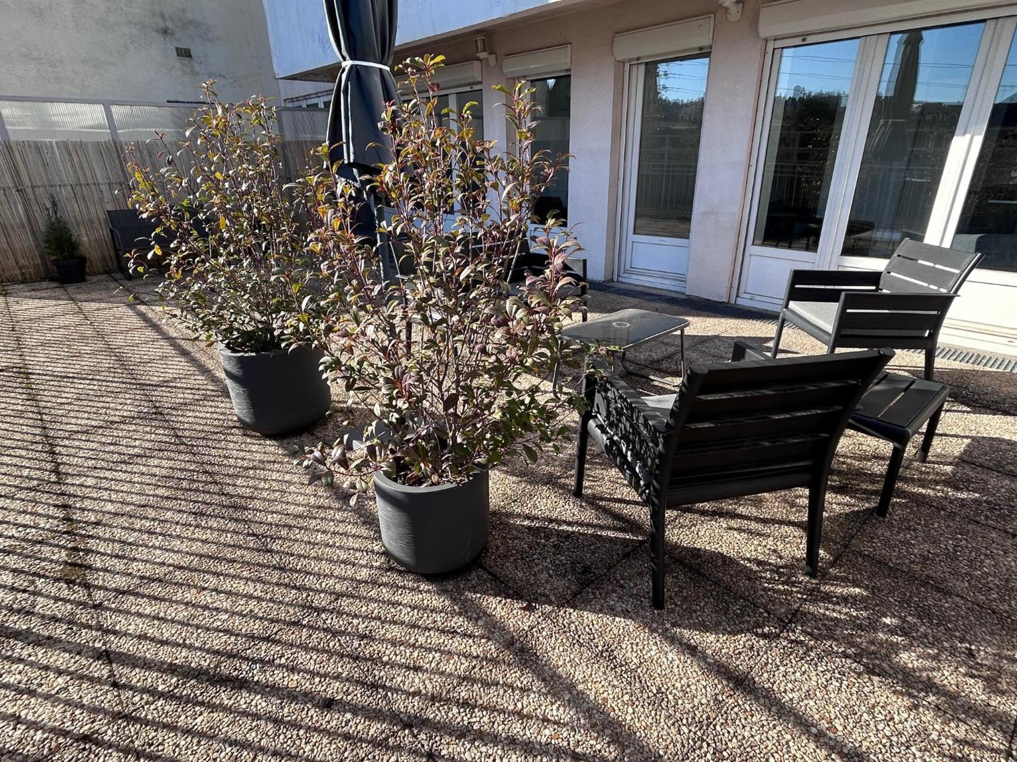 Centre Et Terrasse Apartment *